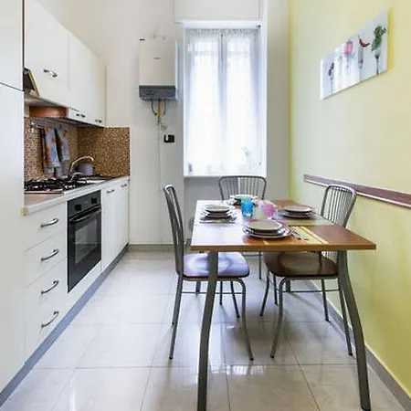 Casa Di Via Breganze Milan